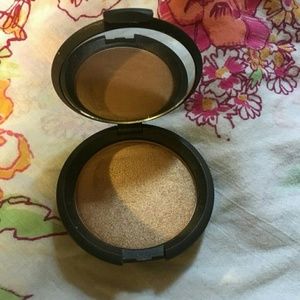 Becca topaz highlighter